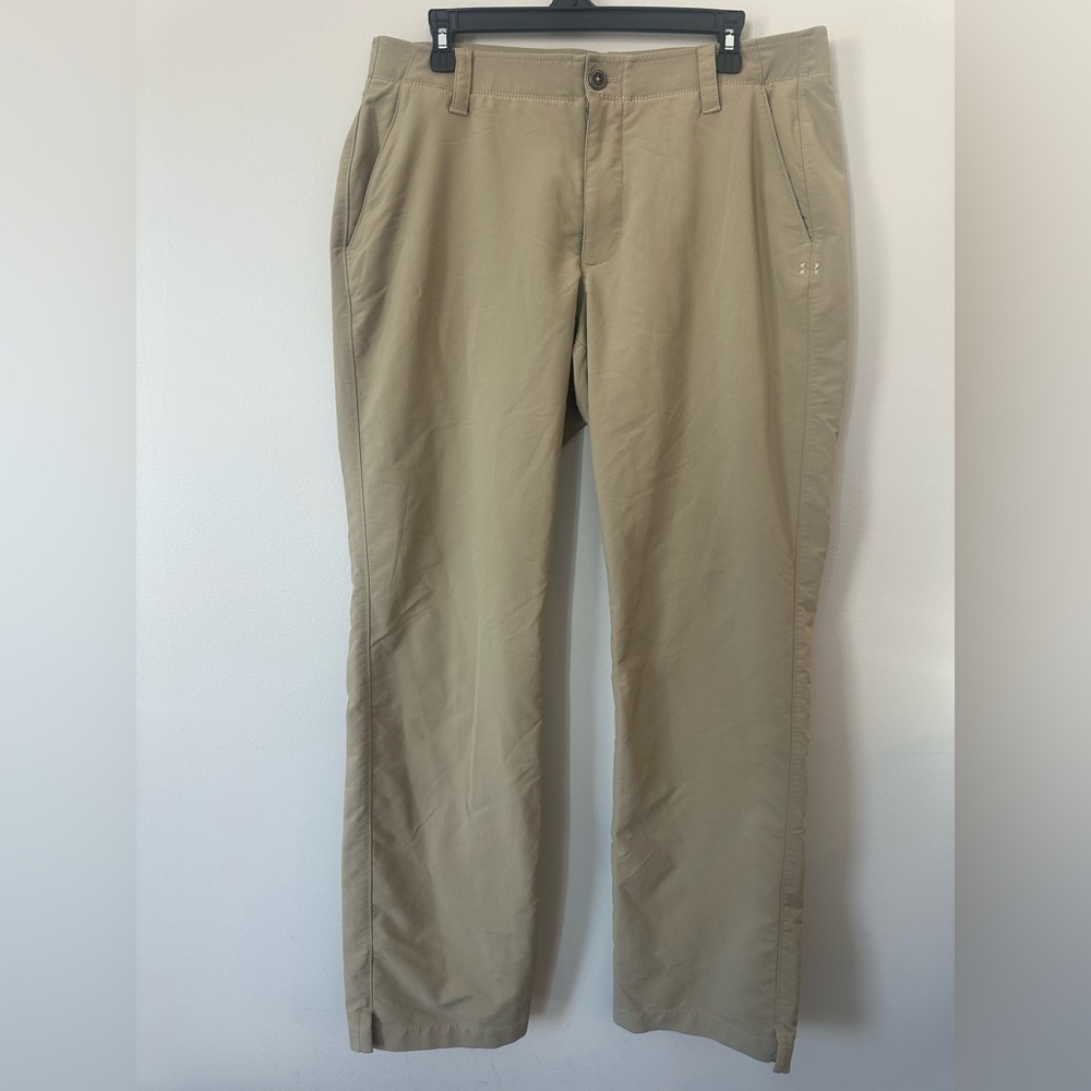 Under Armour Men’s flat-front golf pants in a beige/khaki color.  Size 36 X 32